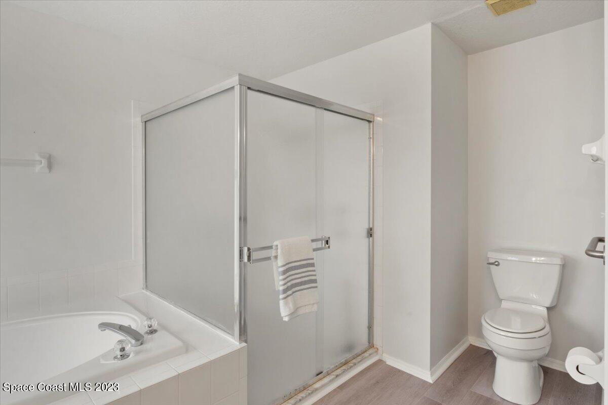 2405 Ruffner Road Melbourne, FL 32901 - Photo 20 of 35 a bathroom with a toilet and a bathtub
