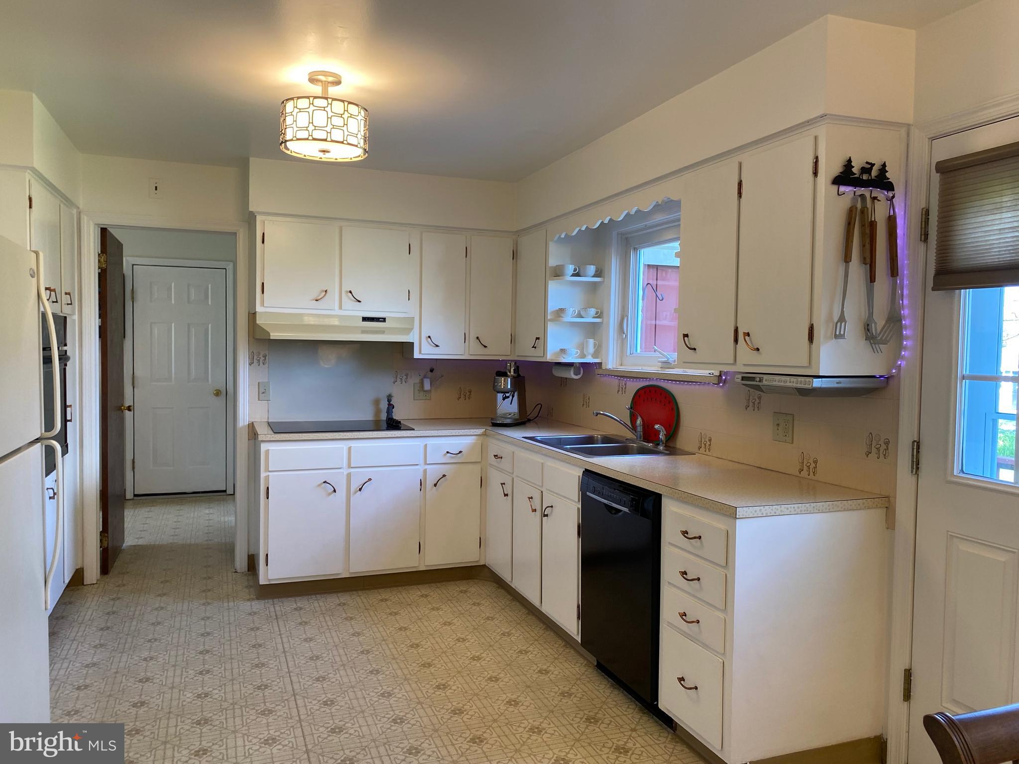 591 Beck Road Souderton, PA 18964 - Photo 11 of 35 Kitchen