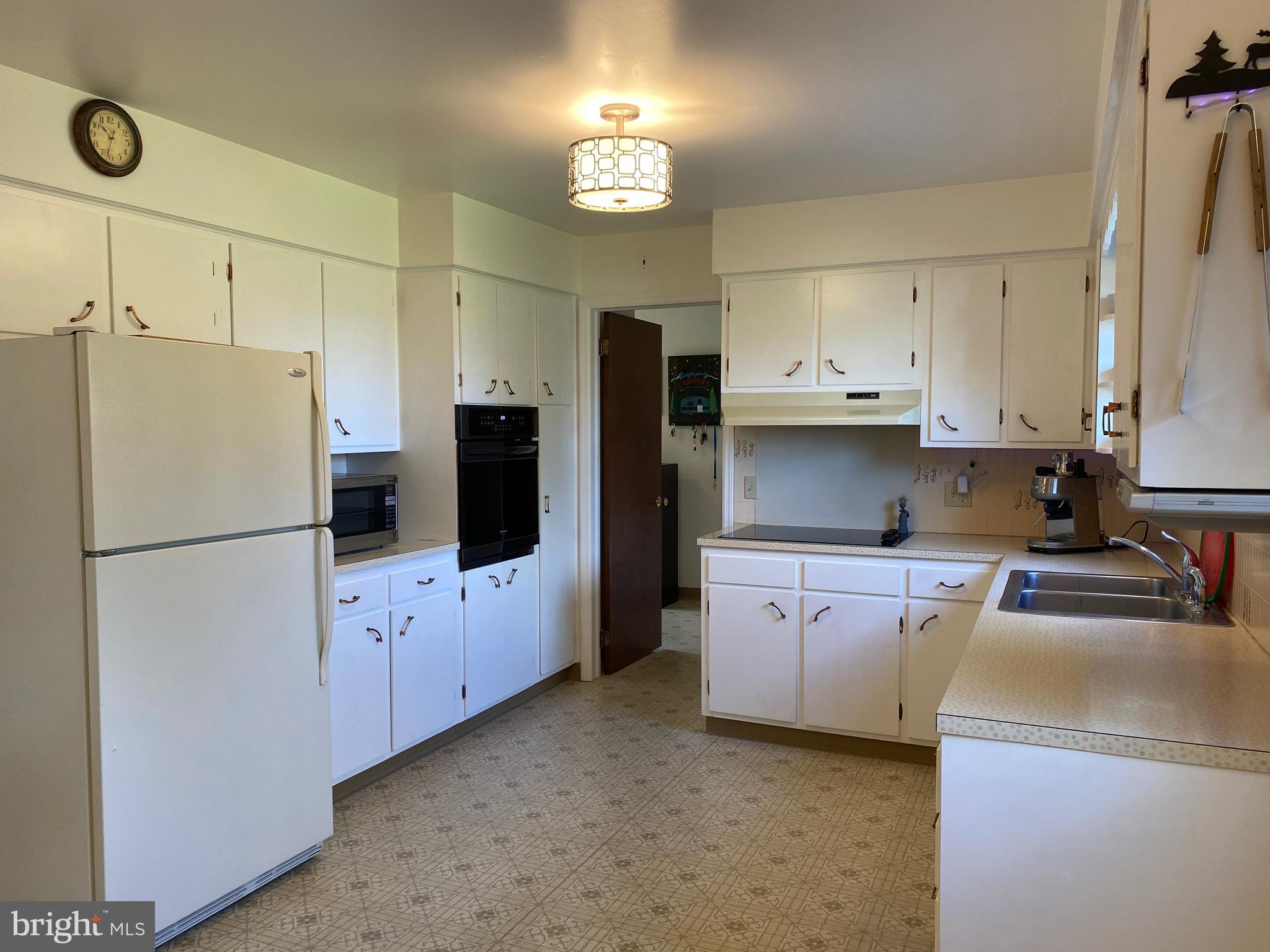 591 Beck Road Souderton, PA 18964 - Photo 12 of 35 Kitchen