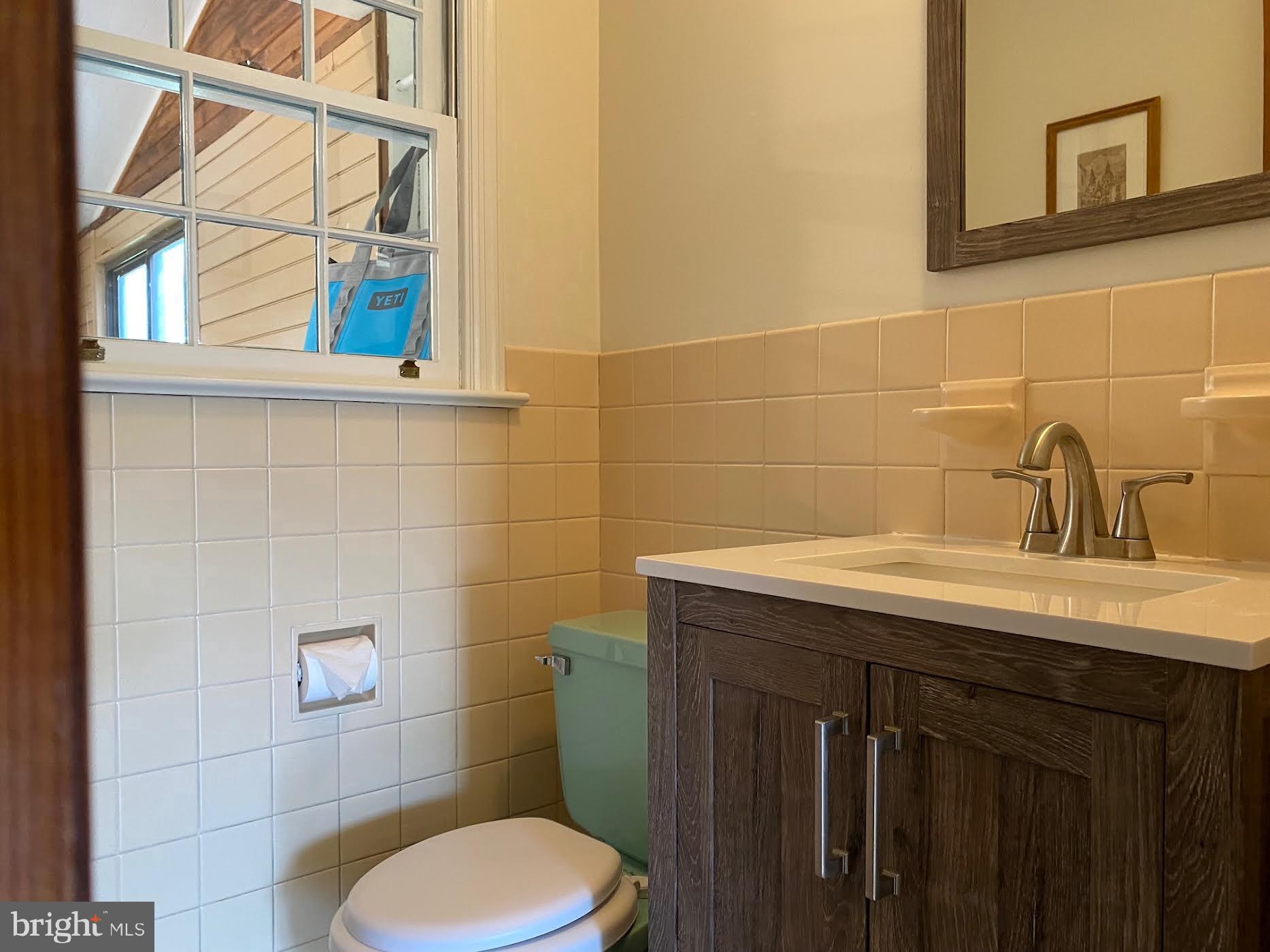 591 Beck Road Souderton, PA 18964 - Photo 16 of 35 First Floor Powder Room