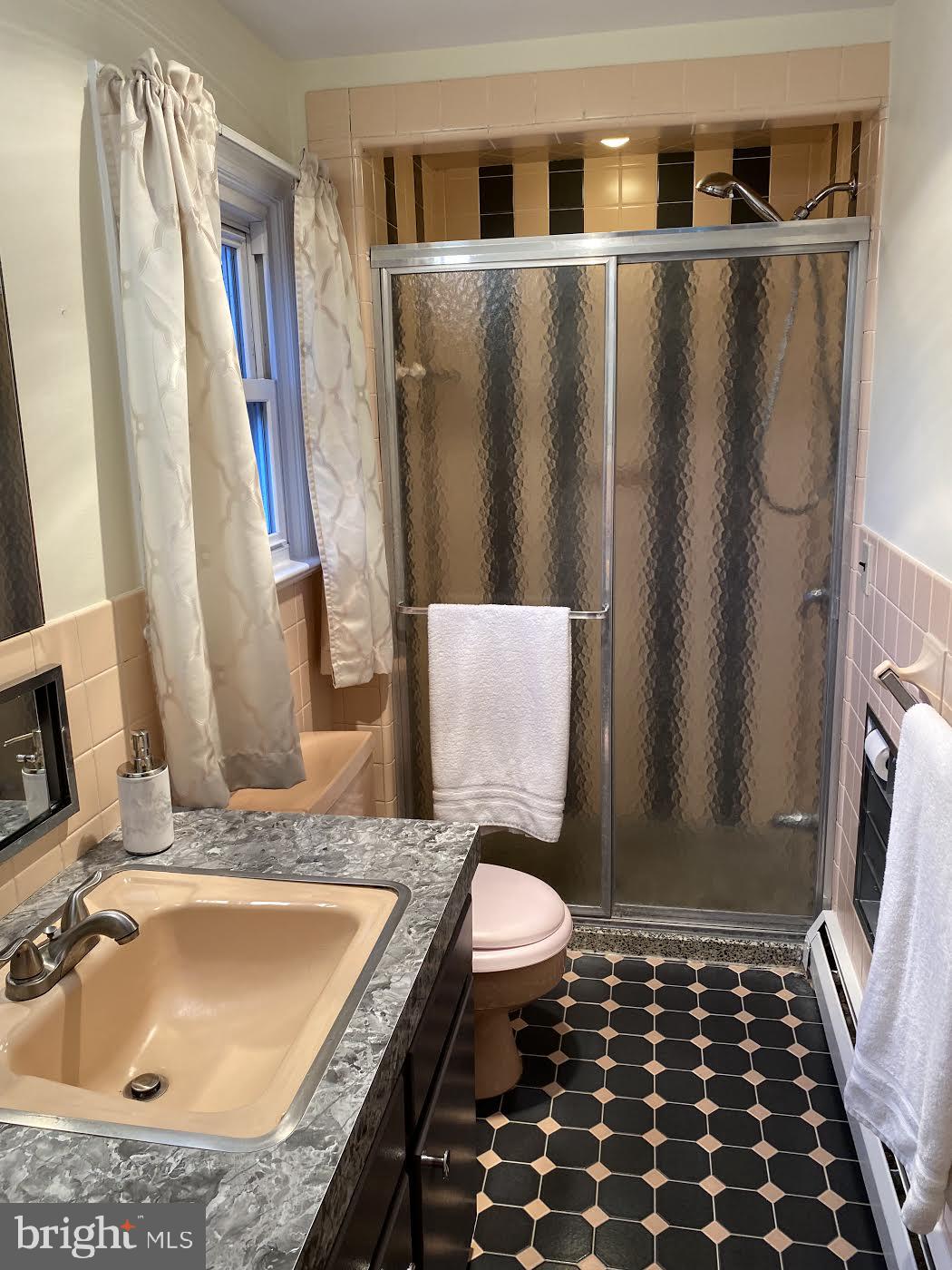 591 Beck Road Souderton, PA 18964 - Photo 22 of 35 Main Bedroom Bathroom