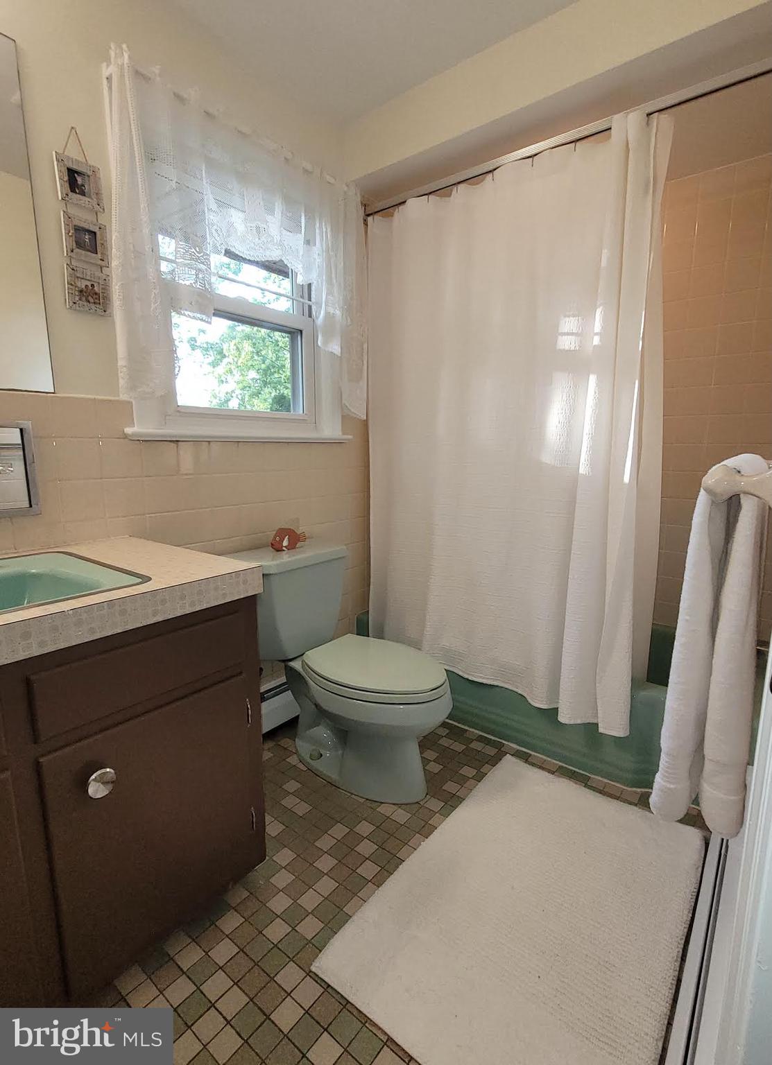 591 Beck Road Souderton, PA 18964 - Photo 25 of 35 Hall Bathroom