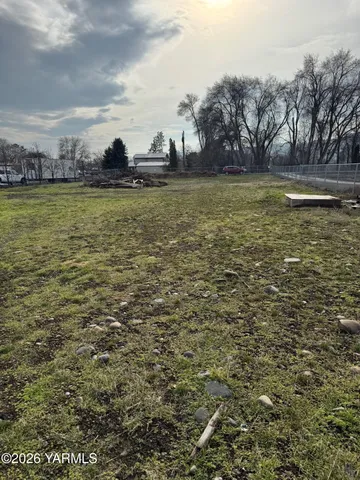 $120,000 | 273 South Kershaw Drive, Yakima, WA 98908