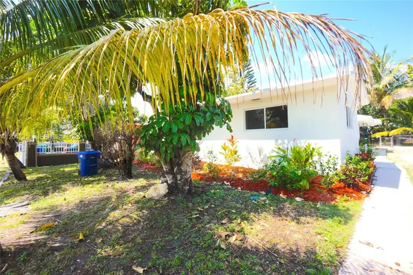 $2,350 | 1497 Northeast 118th Terrace, Unit 2, Miami, FL 33161