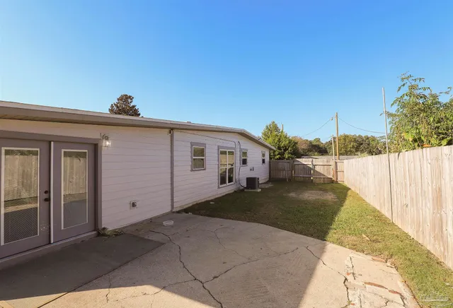 a view of a house with a backyard