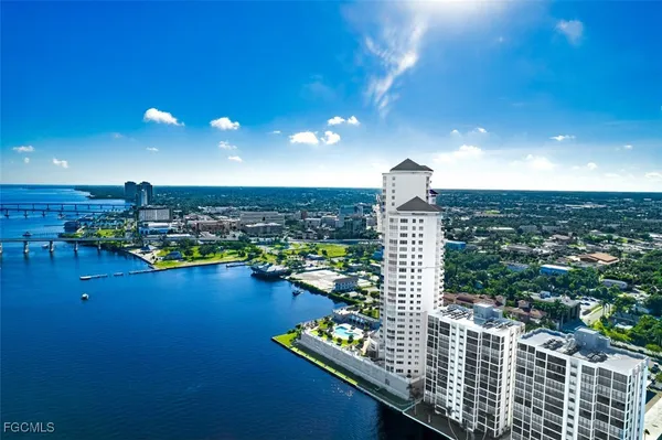 $3,000 | 2090 West First Street, Unit 1810, Fort Myers, FL 33901