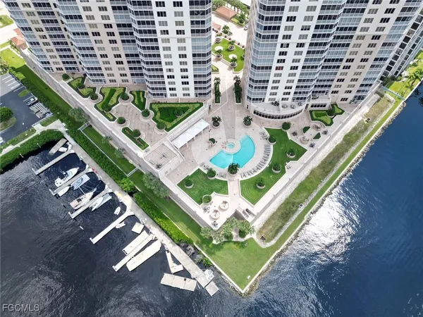 $3,000 | 2090 West First Street, Unit 1810, Fort Myers, FL 33901