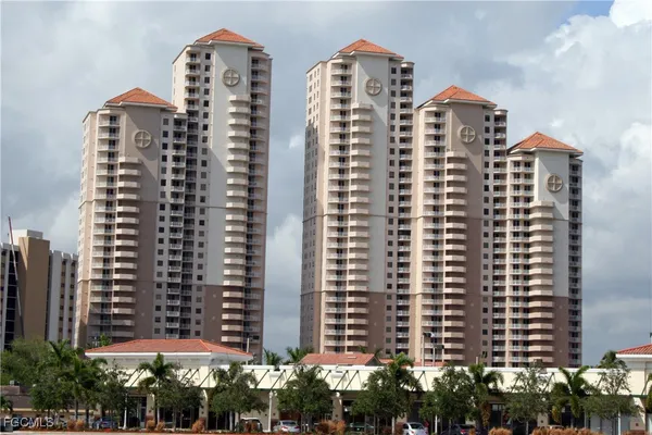 $3,000 | 2090 West First Street, Unit 1810, Fort Myers, FL 33901