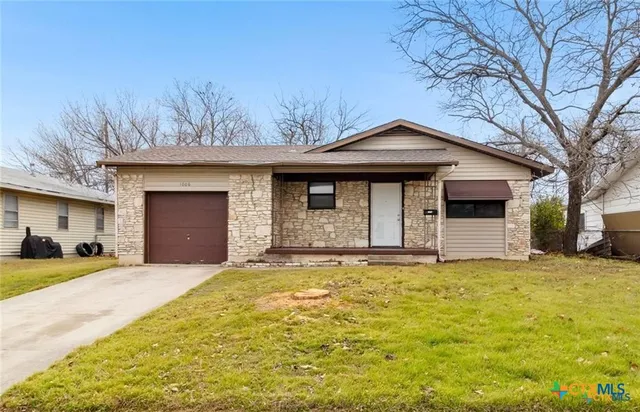 a house view with a outdoor space