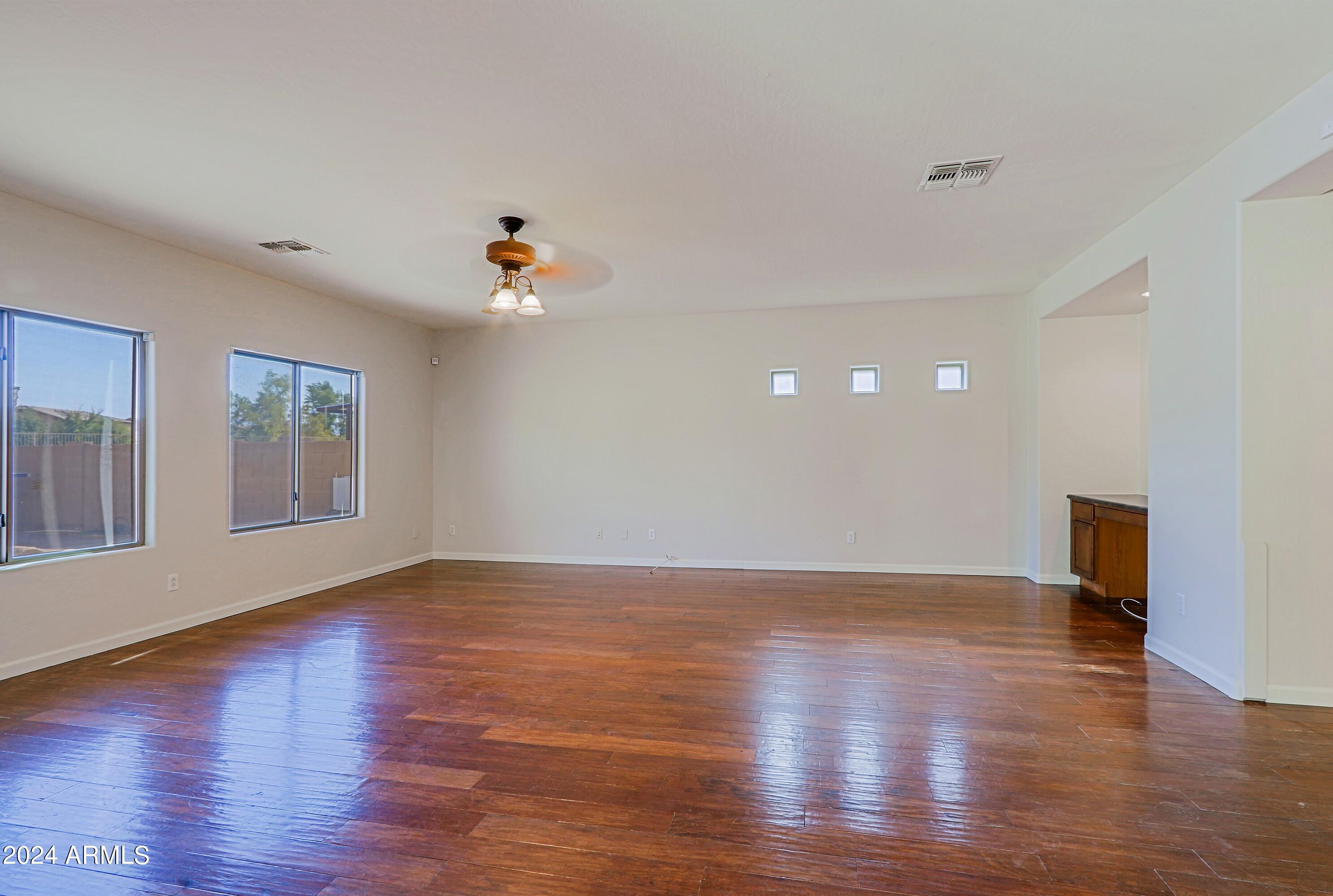 5319 West Beverly Road Laveen, AZ 85339 - Photo 12 of 50 Greatroom
