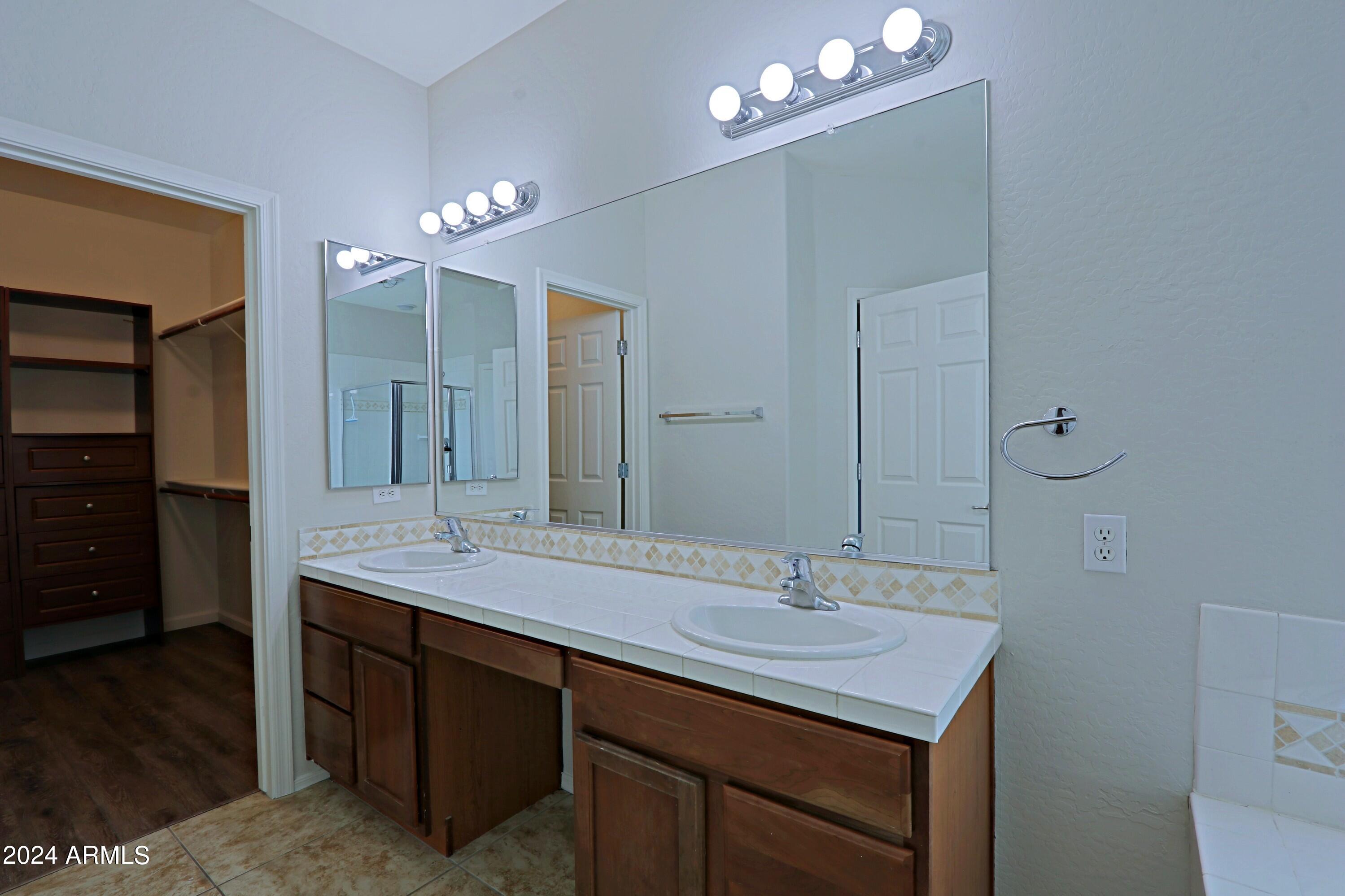 5319 West Beverly Road Laveen, AZ 85339 - Photo 21 of 50 Double sinks