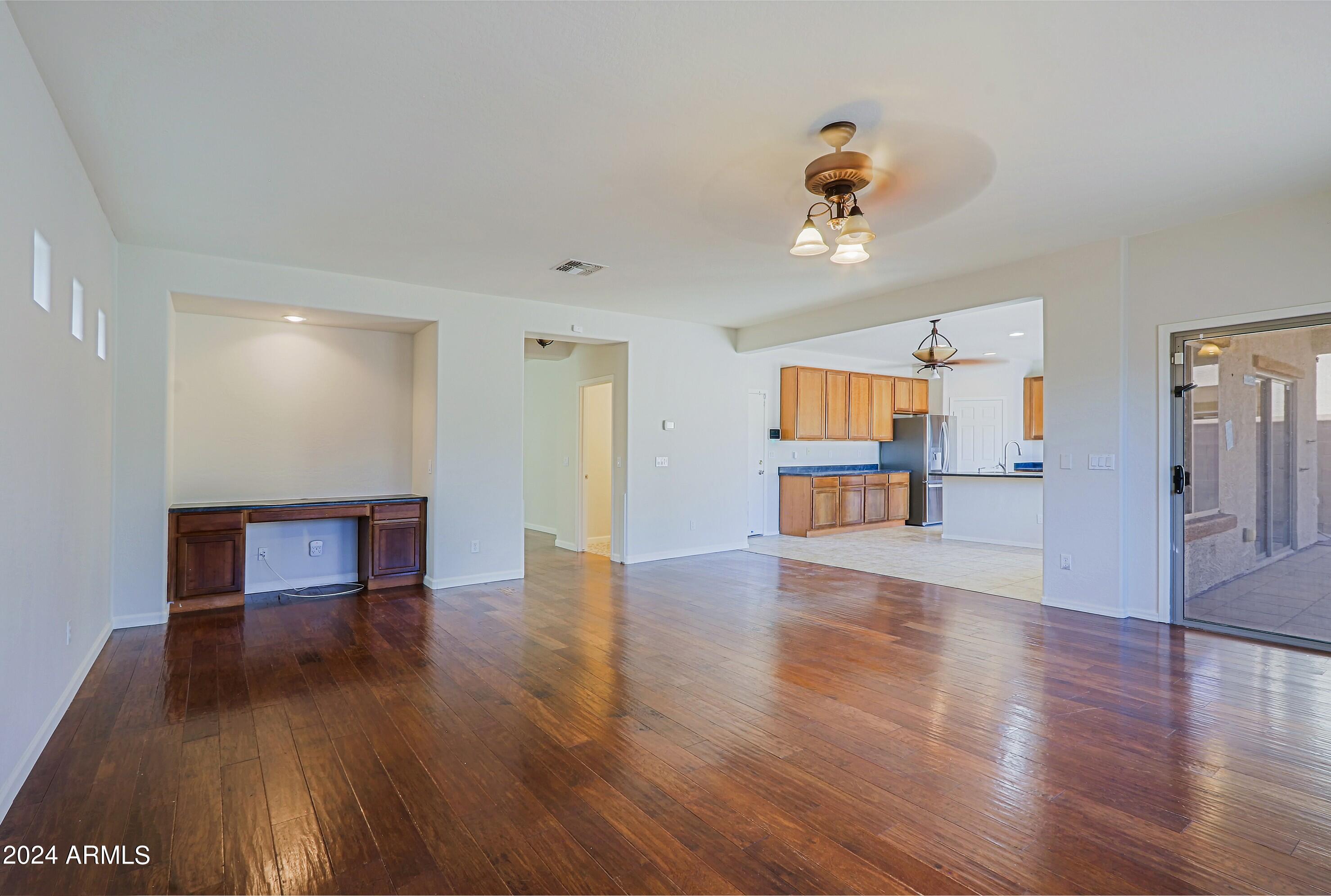 5319 West Beverly Road Laveen, AZ 85339 - Photo 10 of 50 Greatroom