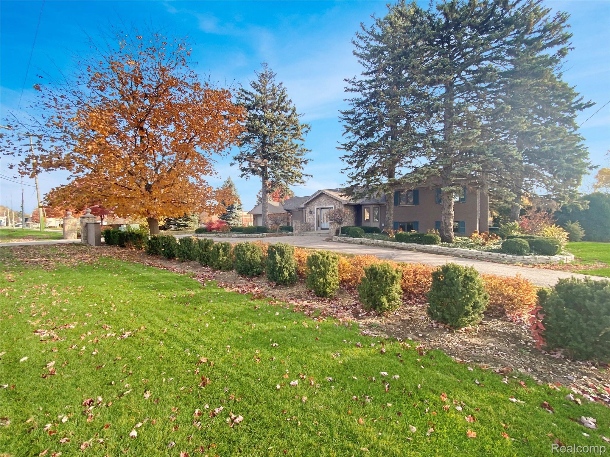 48720 Romeo Plank Road Macomb, MI 48044 - Photo 35 of 67 IMG_2819.jpg