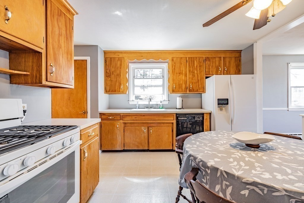 111 East Gooseberry Road West Springfield, MA 01089 - Photo 15 of 37