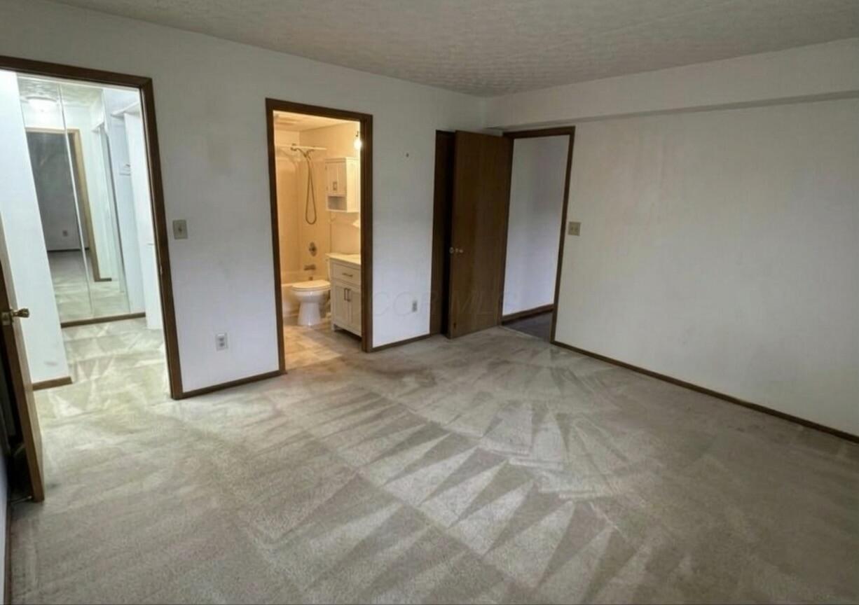 3967 Karl Road, Unit 227 Columbus, OH 43224 - Photo 21 of 39 Primary suite