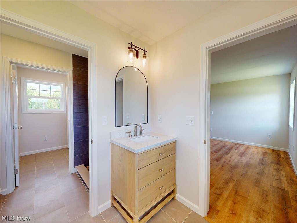 12395 Winchell Road Painesville, OH 44077 - Photo 24 of 46 Jack and Jill bathroom