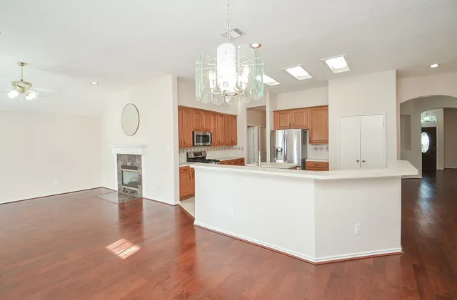 $2,300 | 2019 Magnolia Crest Lane, Sugar Land, TX 77478