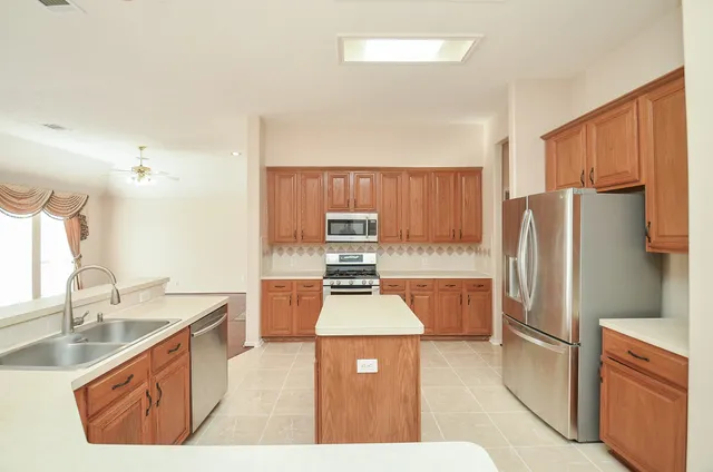 $2,300 | 2019 Magnolia Crest Lane, Sugar Land, TX 77478