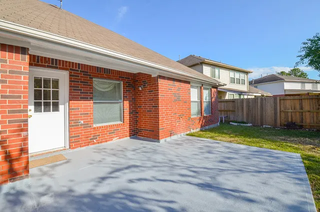 $2,300 | 2019 Magnolia Crest Lane, Sugar Land, TX 77478