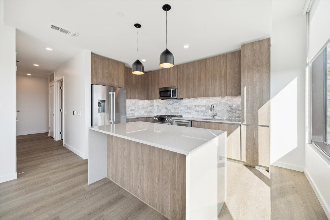 1 Riva Row, Unit 1018 The Woodlands, TX 77380 - Photo 4 of 43