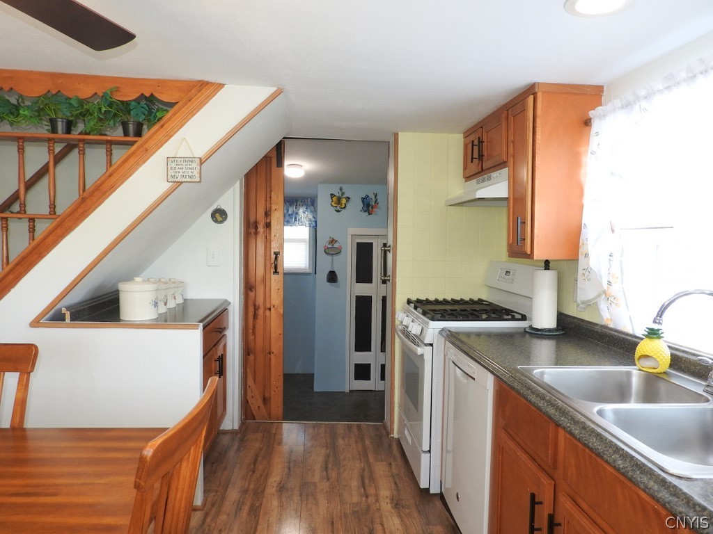 2751 Warners Road Camillus, NY 13164 - Photo 14 of 40