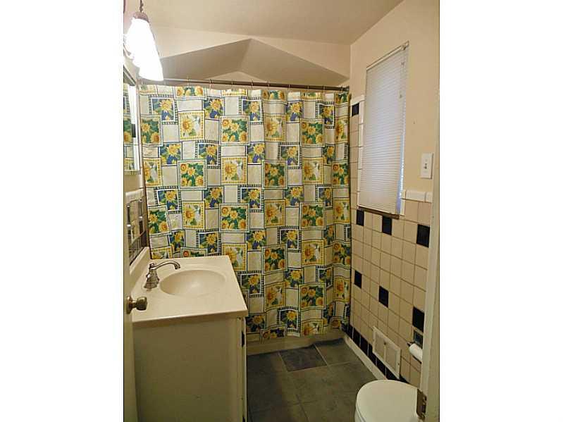 2417 Collins Road Churchill, PA 15235 - Photo 18 of 23 Full Bath.