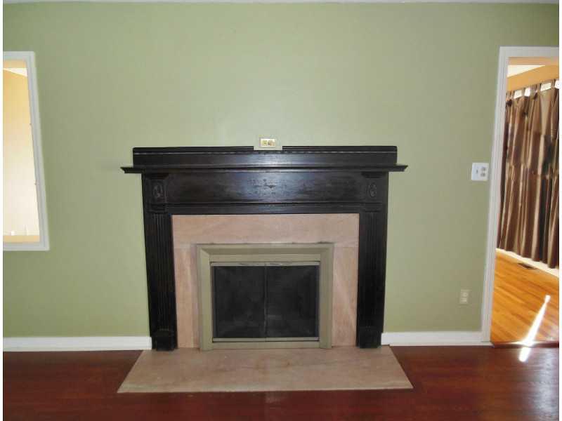 2417 Collins Road Churchill, PA 15235 - Photo 4 of 23 Living Room.