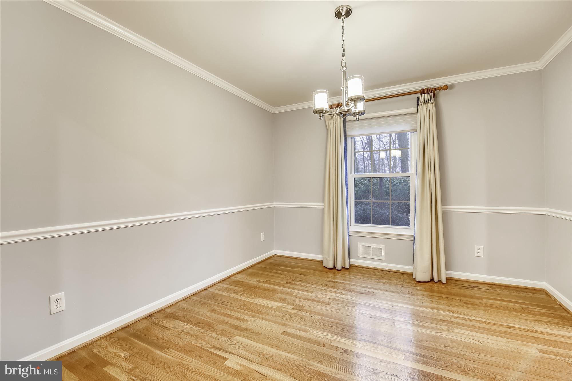 8501 Aqueduct Road Potomac, MD 20854 - Photo 11 of 29 Dining room
