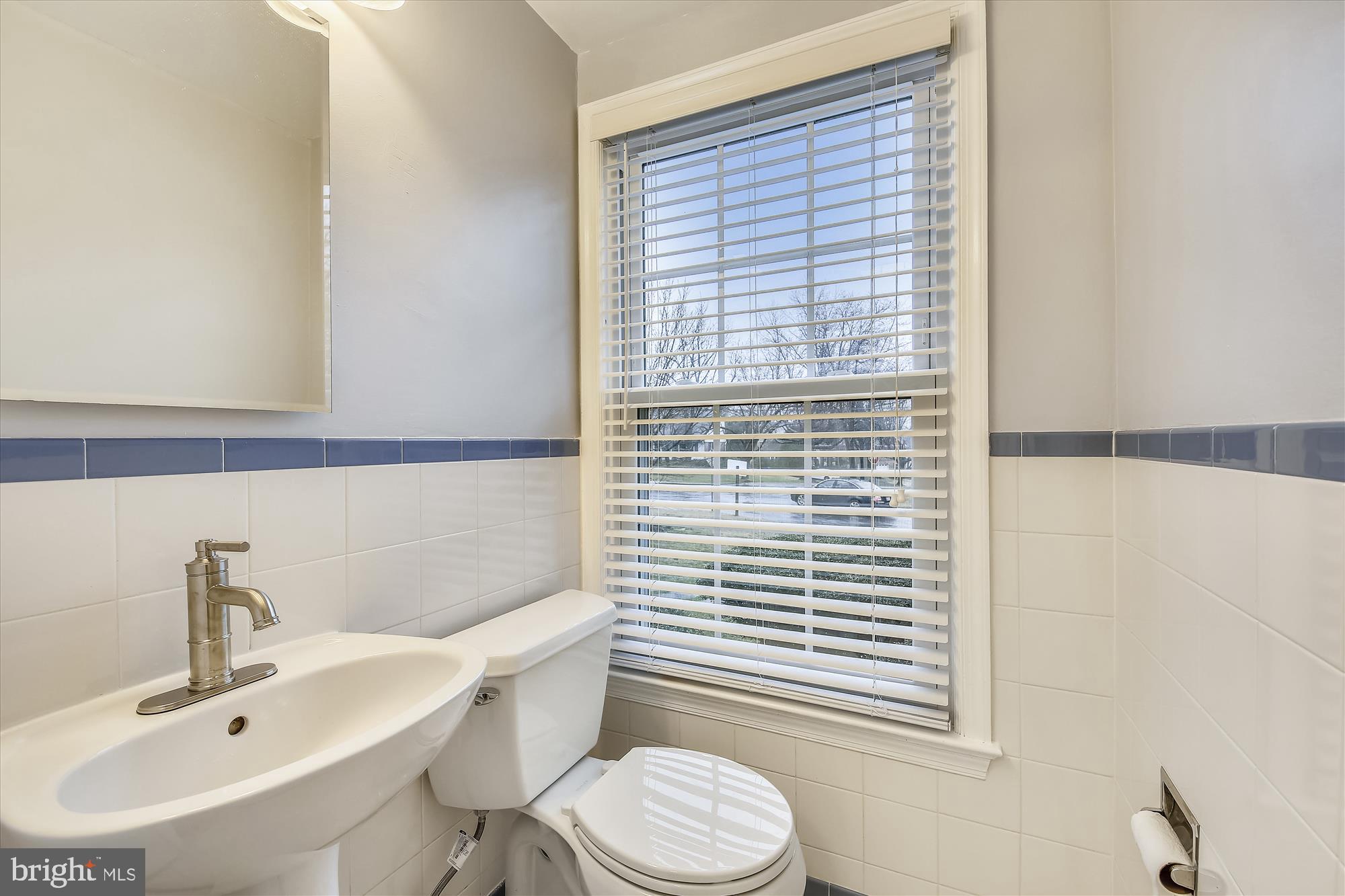 8501 Aqueduct Road Potomac, MD 20854 - Photo 12 of 29 Half bath main floor