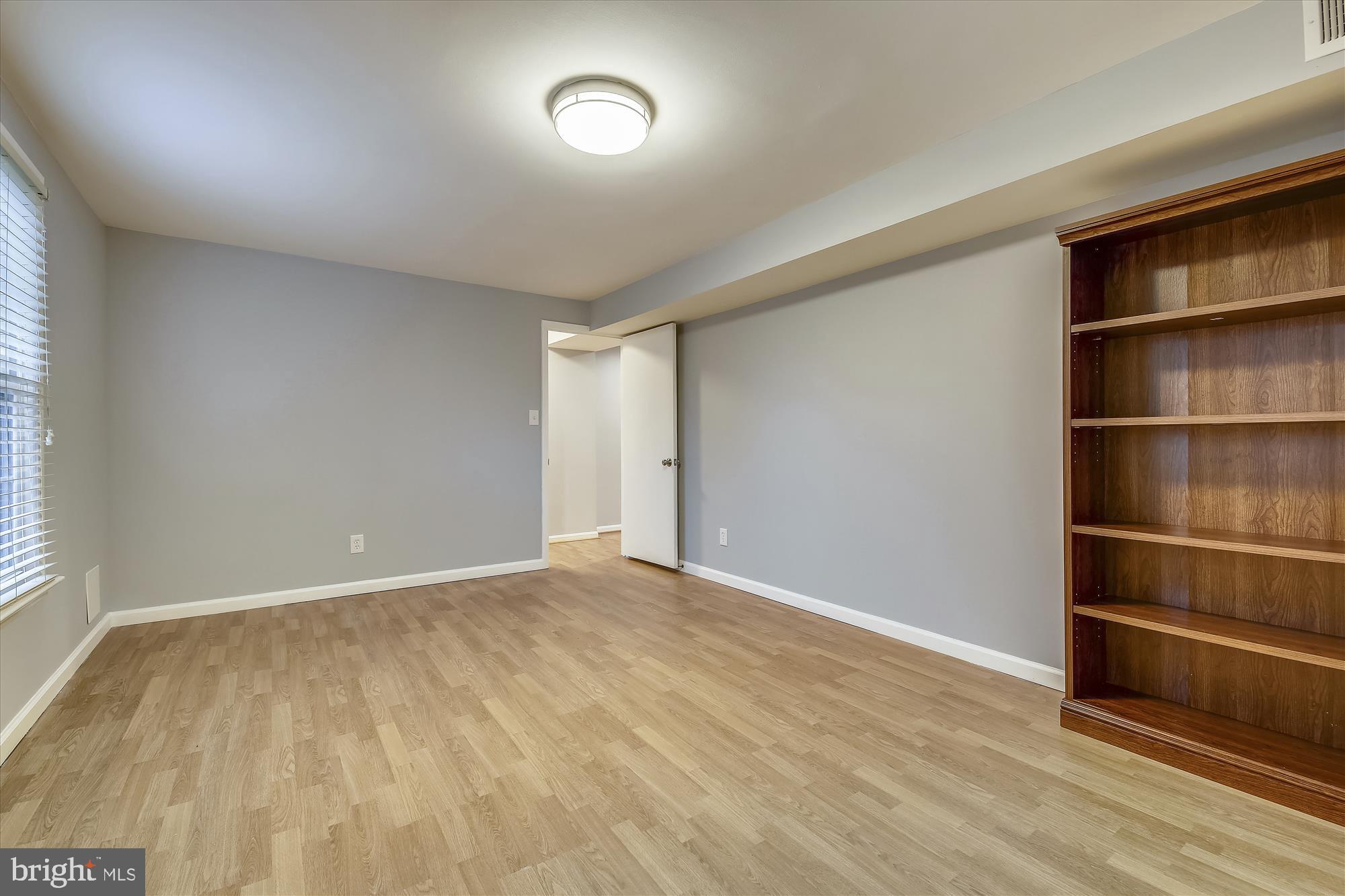 8501 Aqueduct Road Potomac, MD 20854 - Photo 13 of 29 Library/office