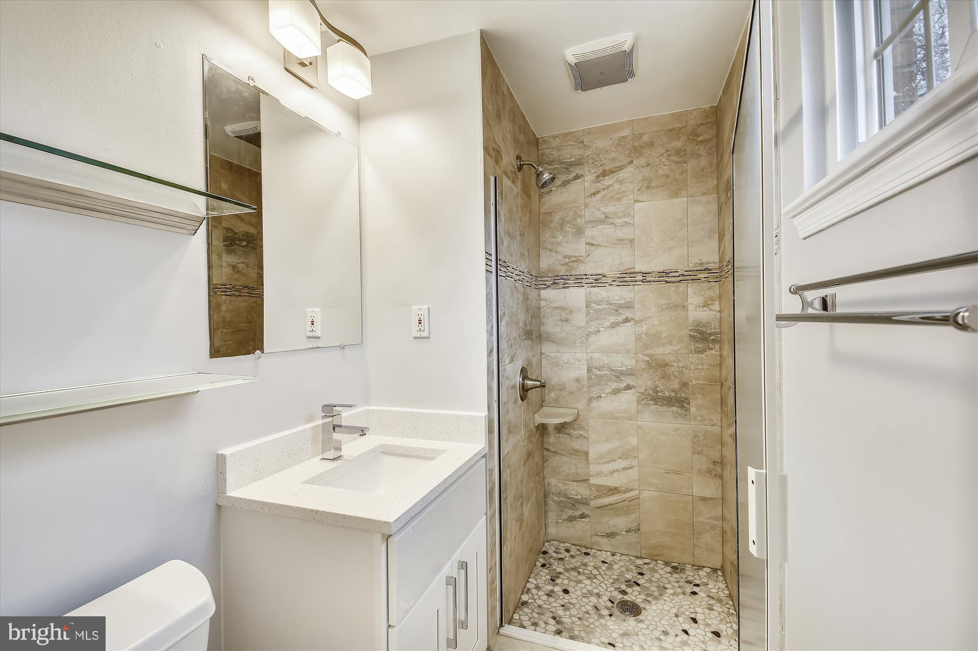 8501 Aqueduct Road Potomac, MD 20854 - Photo 17 of 29 Master bath