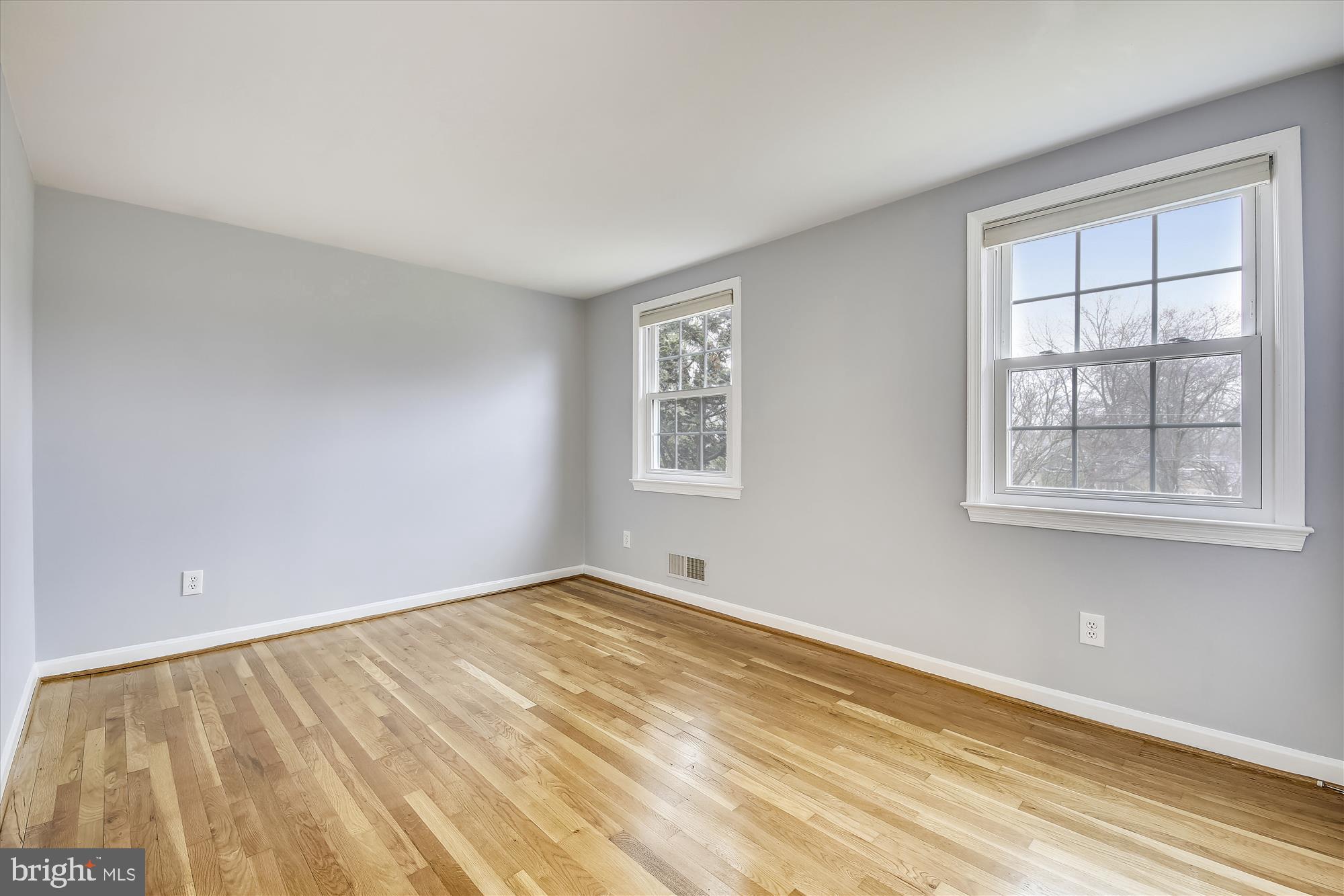 8501 Aqueduct Road Potomac, MD 20854 - Photo 18 of 29 Second bedroom