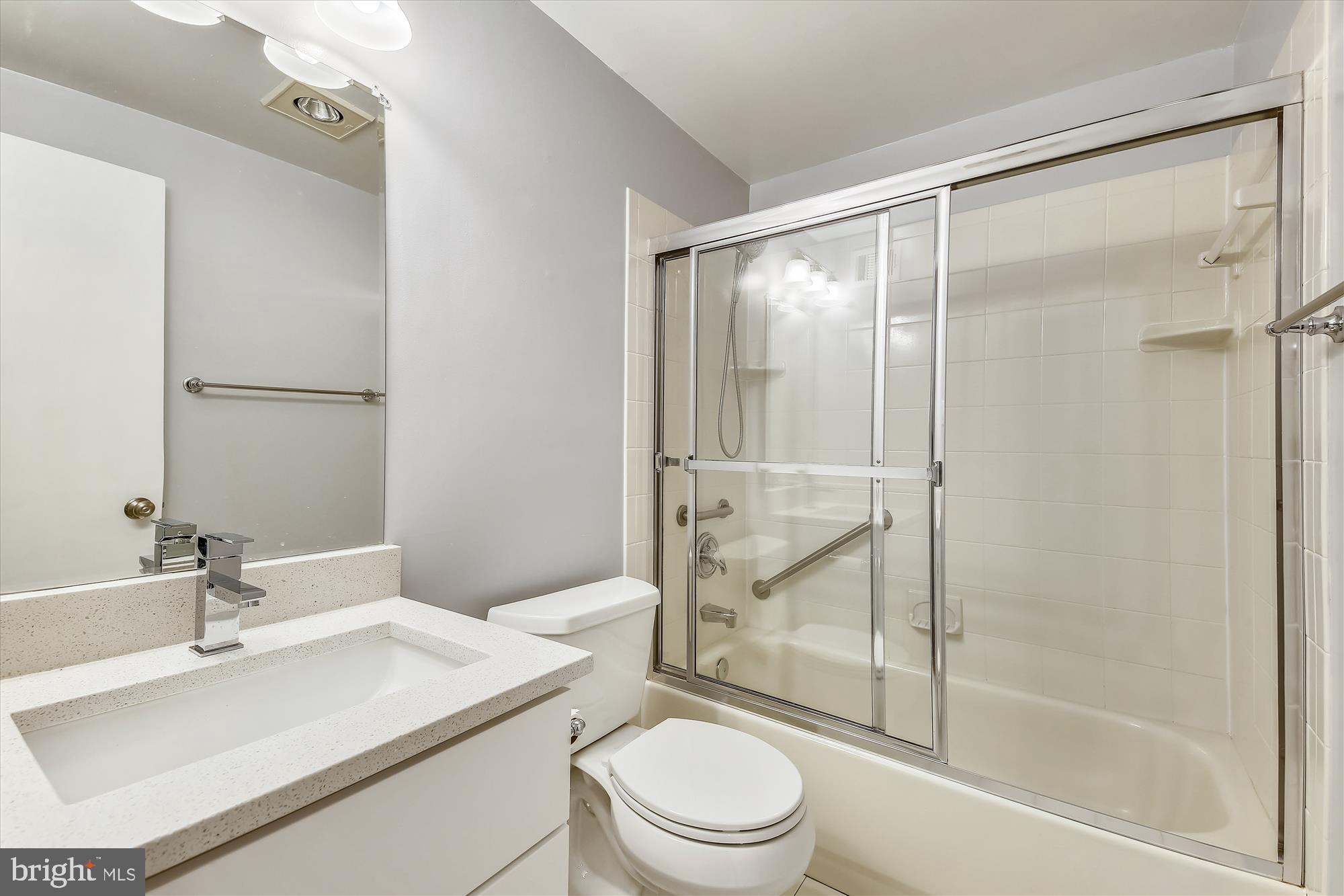 8501 Aqueduct Road Potomac, MD 20854 - Photo 24 of 29 Hall bathroom