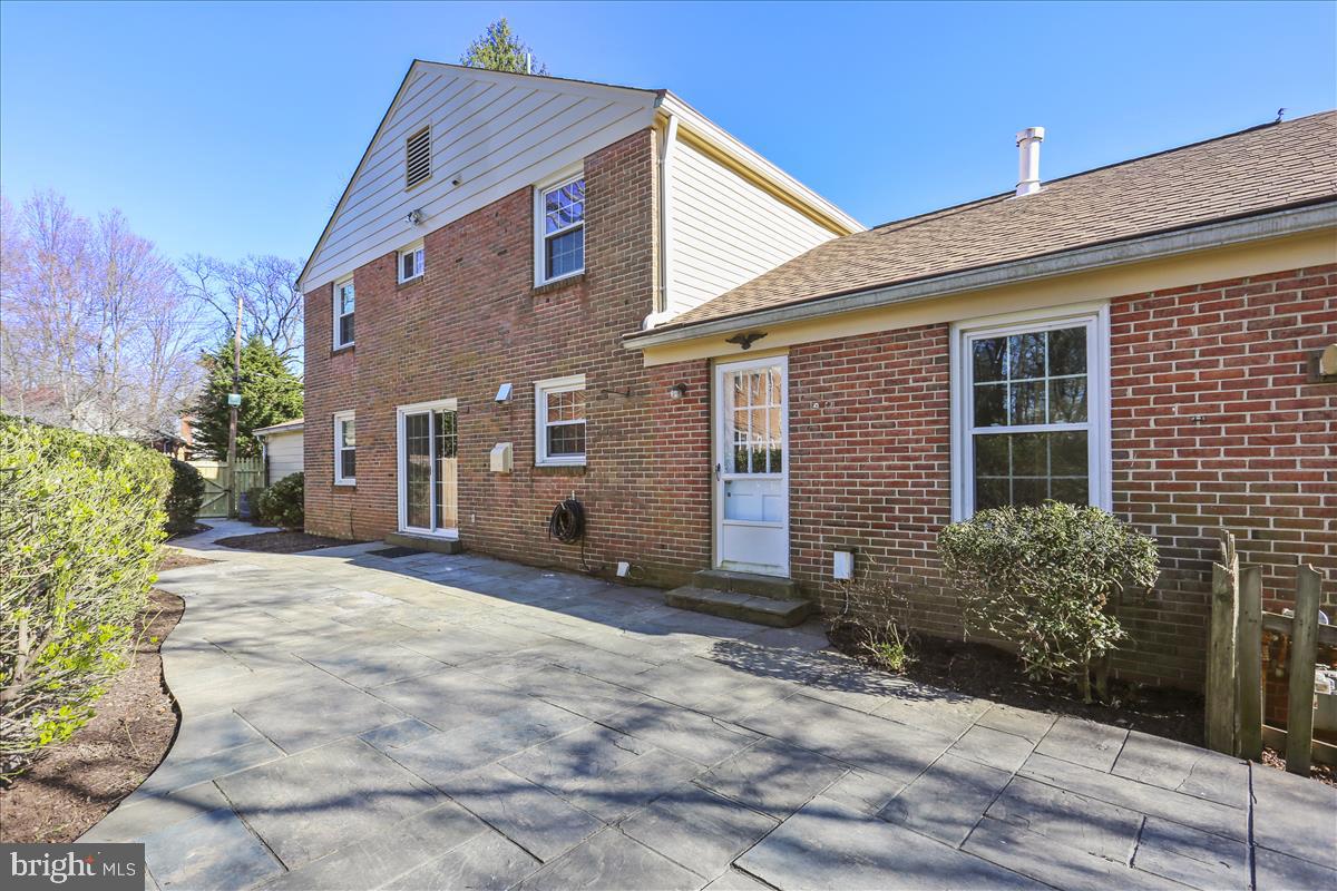 8501 Aqueduct Road Potomac, MD 20854 - Photo 29 of 29 Back patio