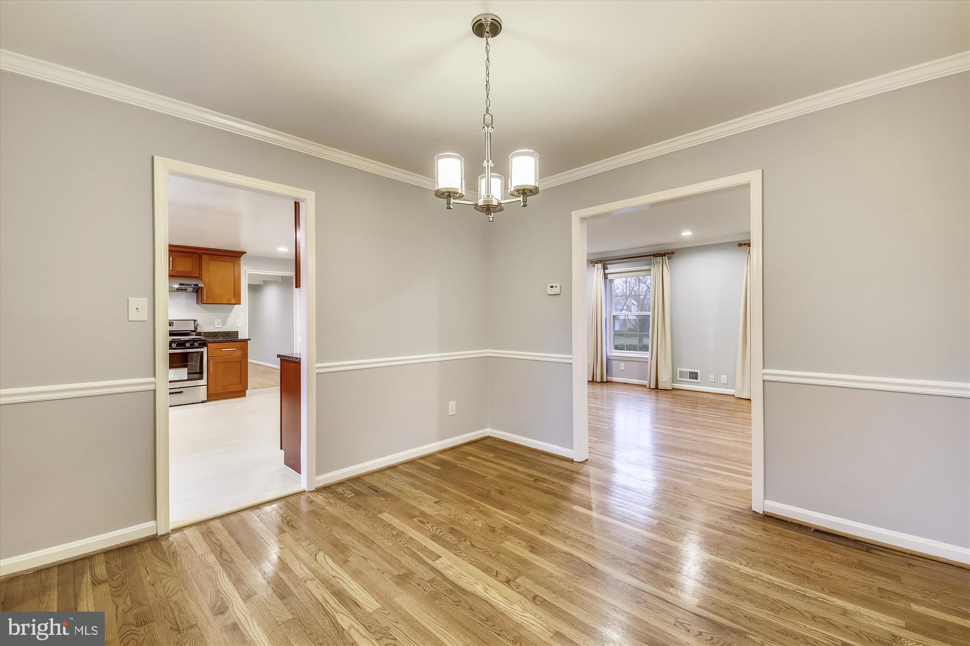 8501 Aqueduct Road Potomac, MD 20854 - Photo 9 of 29 Dining room