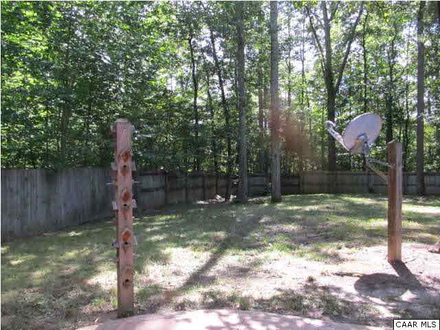 199 Trices Lake Road Columbia, VA 23038 - Photo 3 of 18 Enclosed yard