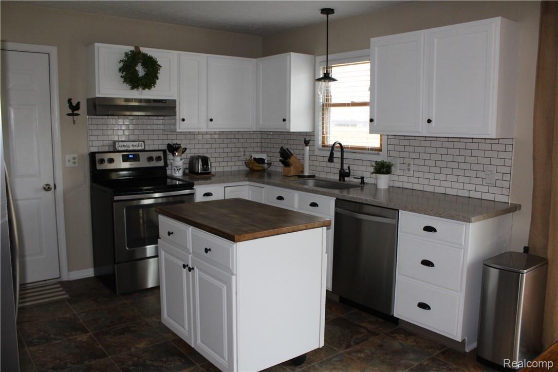 7227 West Lovejoy Road Byron, MI 48418 - Photo 3 of 17 7227 Lovejoy Kitchen.JPG