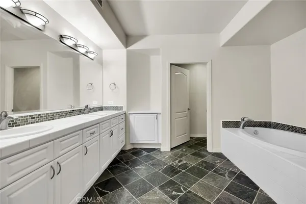$3,900 | 8355 Station Village Lane, Unit 4212, San Diego, CA 92108