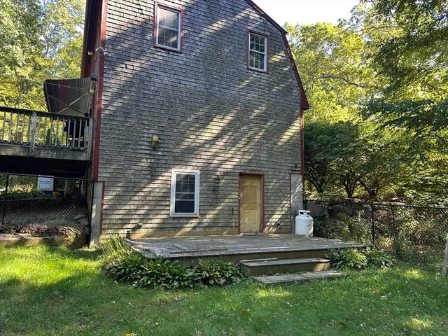 a view of house with a yard