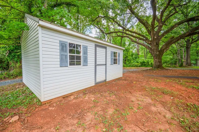 $337,500 | 272 Dixie Airport Road, Madison Heights, VA 24572