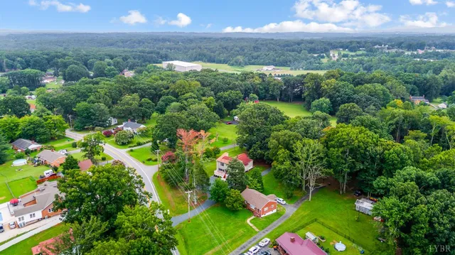 $337,500 | 272 Dixie Airport Road, Madison Heights, VA 24572