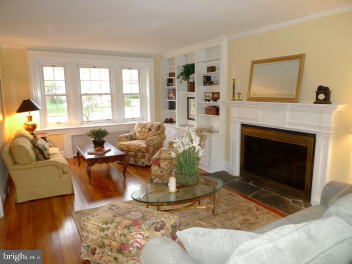 129 Fishers Road Bryn Mawr, PA 19010 - Photo 7 of 20 Living Room