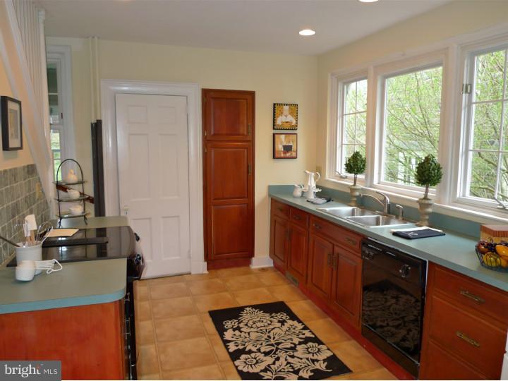 129 Fishers Road Bryn Mawr, PA 19010 - Photo 8 of 20 Kitchen