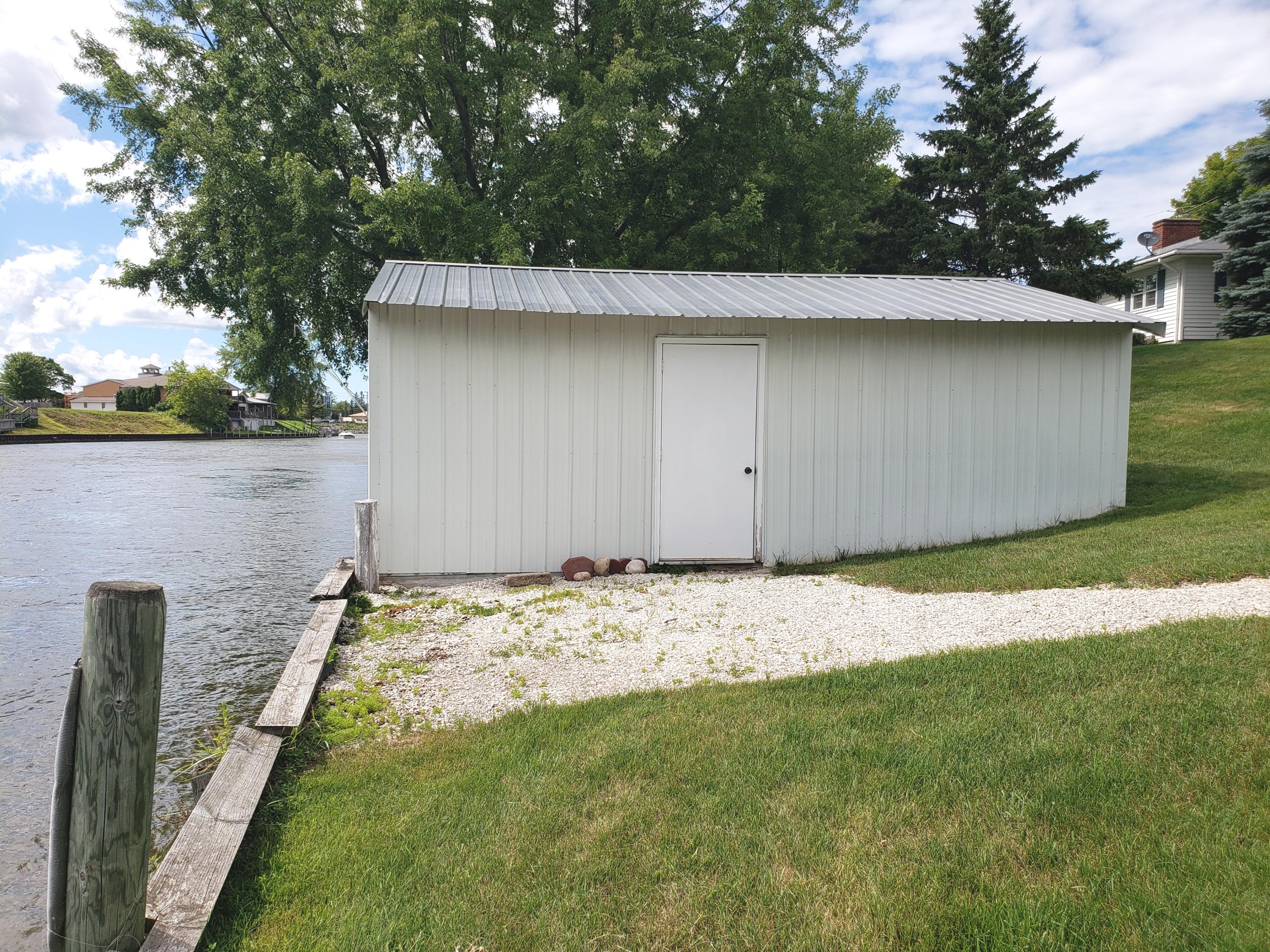 216 Riverside Drive Cheboygan, MI 49721 - Photo 47 of 61 Gallery Image 47