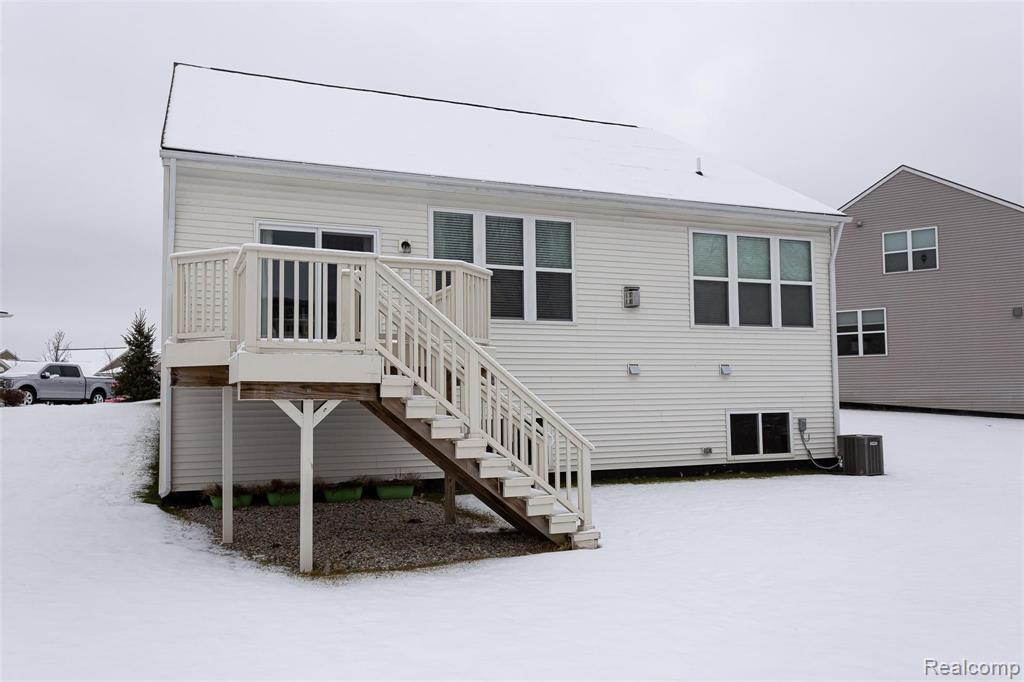 289 Bryce Howell, MI 48843 - Photo 7 of 48 Gallery Image 7