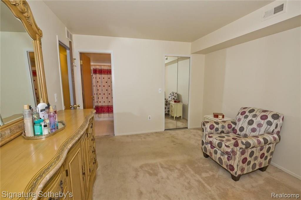 27264 Evergreen Road Lathrup Village, MI 48076 - Photo 13 of 22