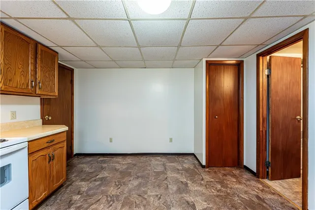 a view of empty room with ceiling fan and window