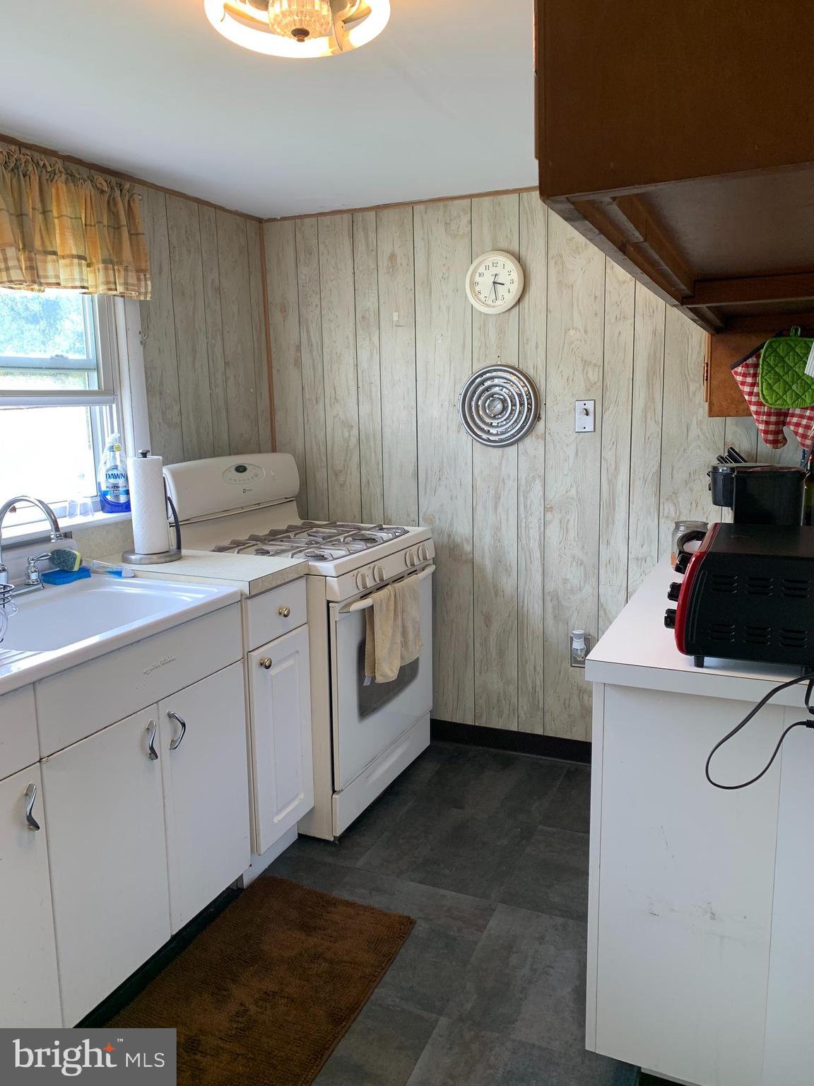 10 Gradwell Avenue Maple Shade, NJ 08052 - Photo 16 of 21 Second floor kitchen