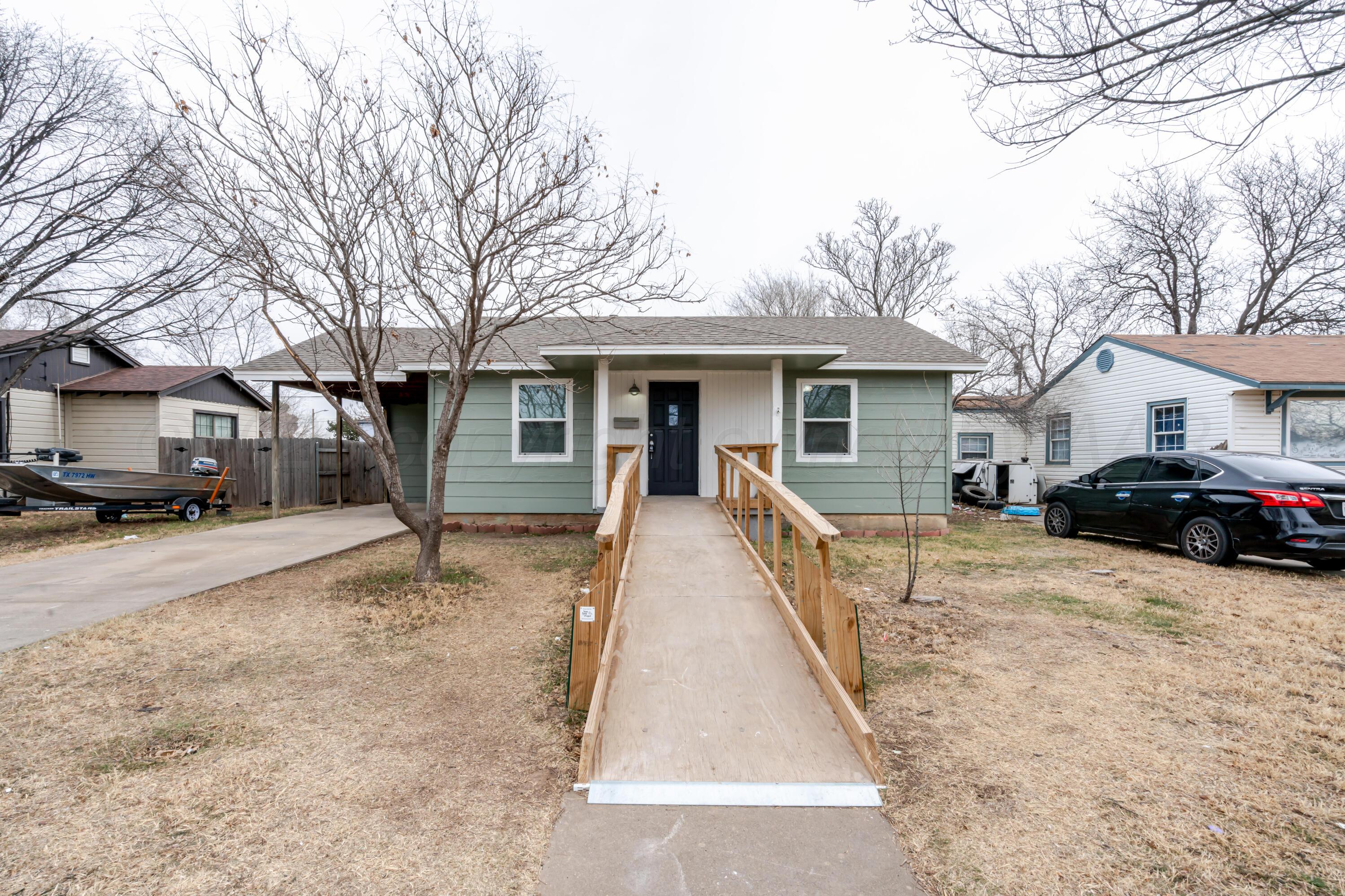 4403 South Travis Street Amarillo, TX 79110 - Photo 2 of 18 4403 S. Travis-