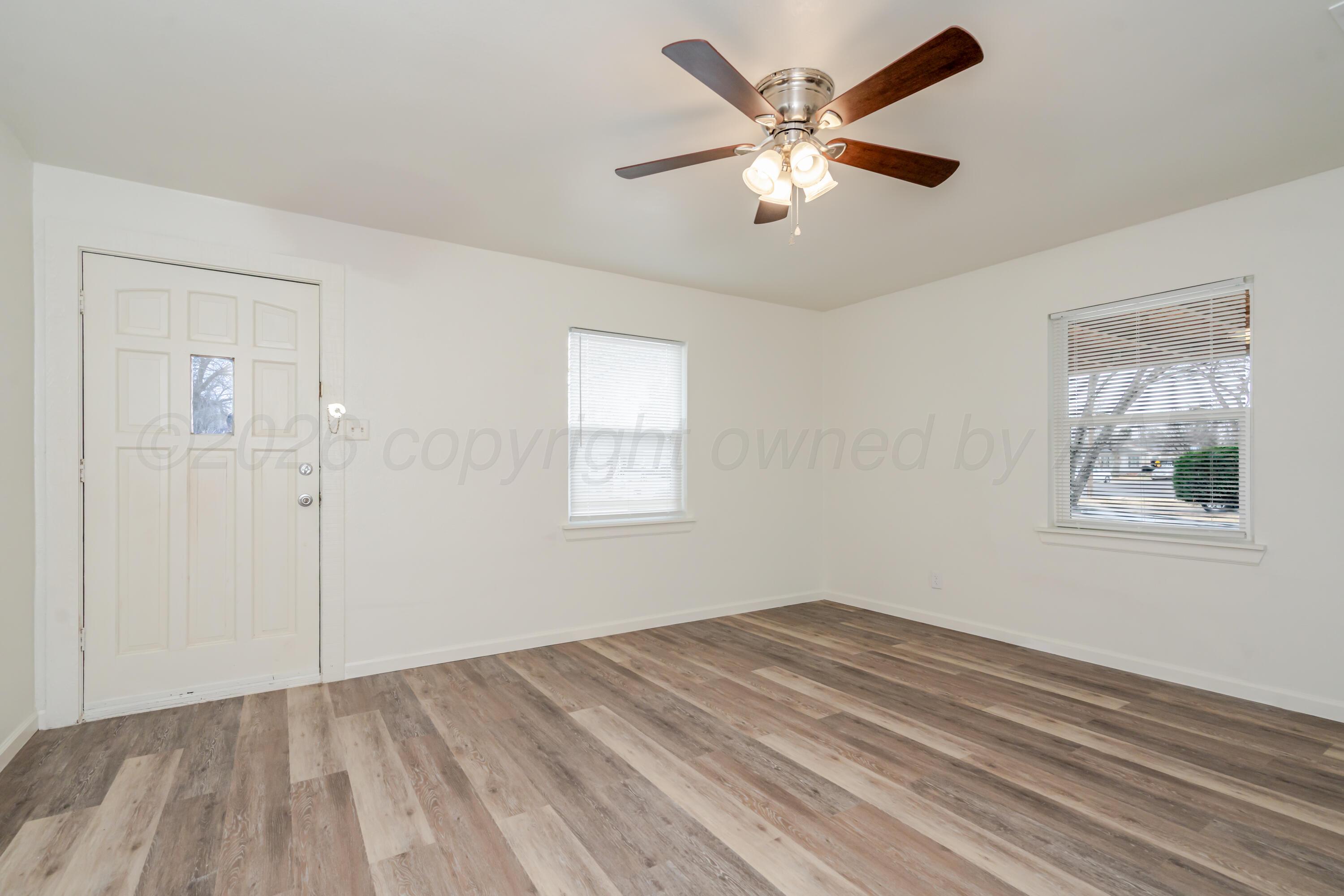 4403 South Travis Street Amarillo, TX 79110 - Photo 3 of 18 4403 S. Travis--5